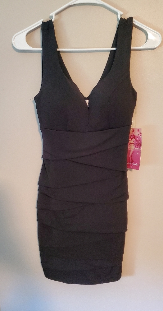 Black bodycon dress